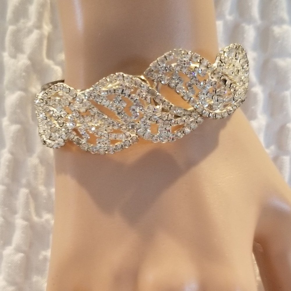 Classic Silver clasp bracelet with rhinestones